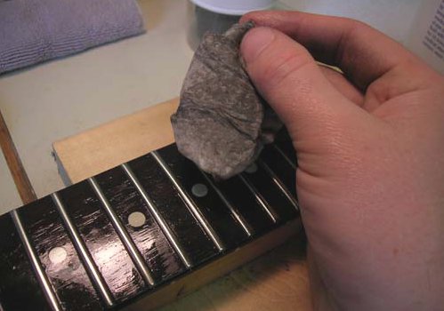 Cleaning your guitar fretboard